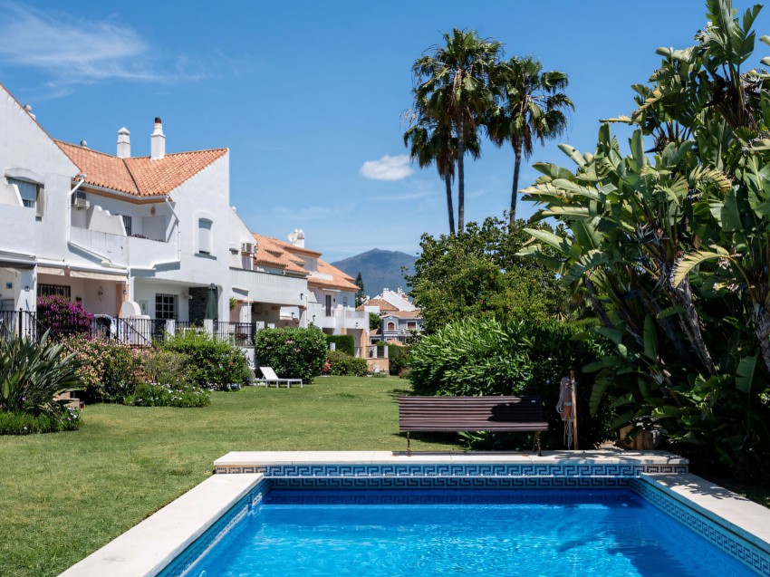 Gezinsrijtjeshuis met 4 slaapkamers in Monte Biarritz, Estepona